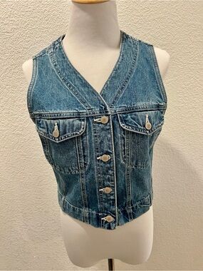 Vintage Y2K Denim Vest in Med-Lt Blue Wash